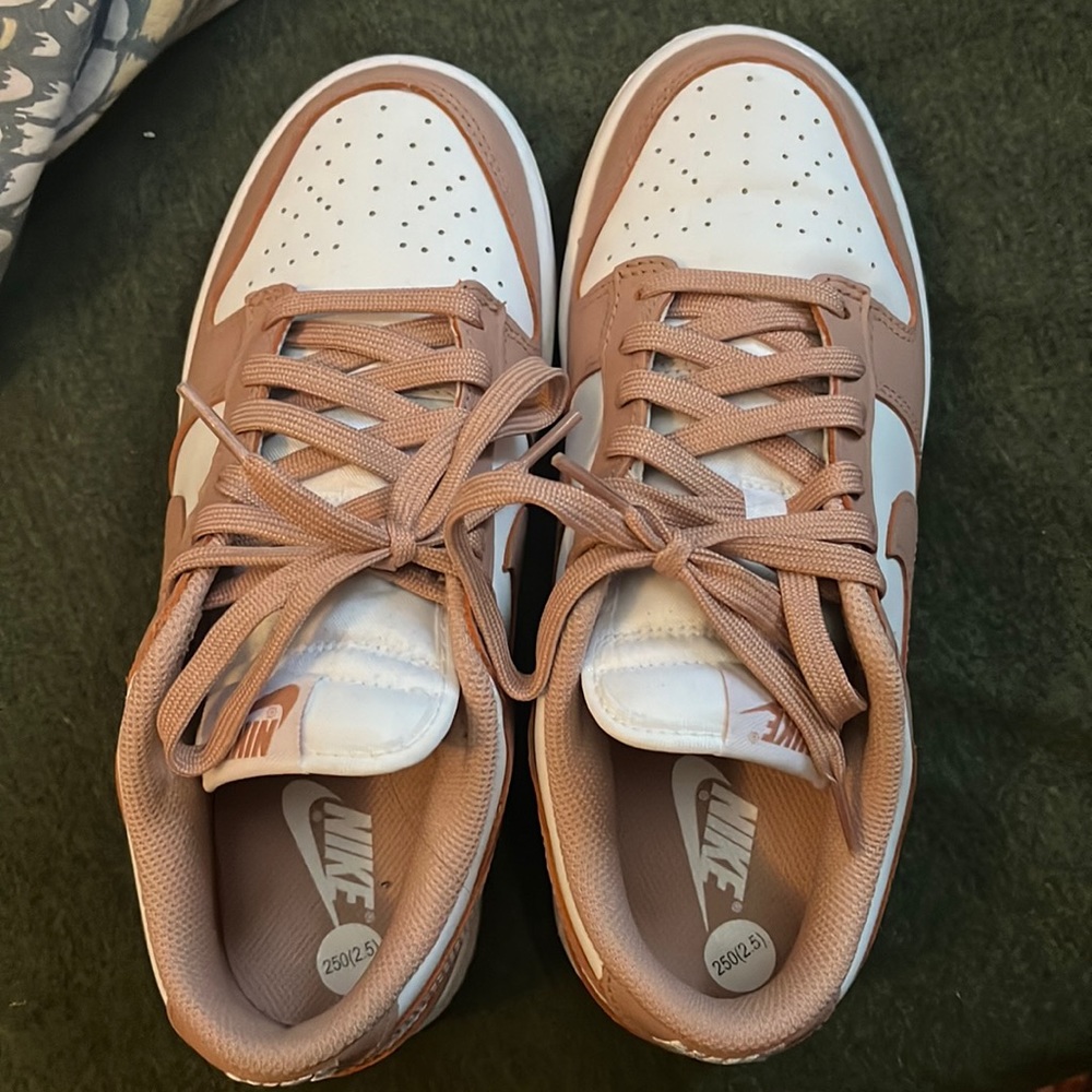 Nike dunk low “rose whisper” only worn one time.